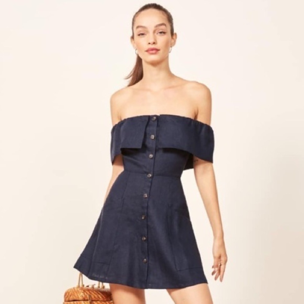 Reformation Landry Dress in Navy. Size: 4